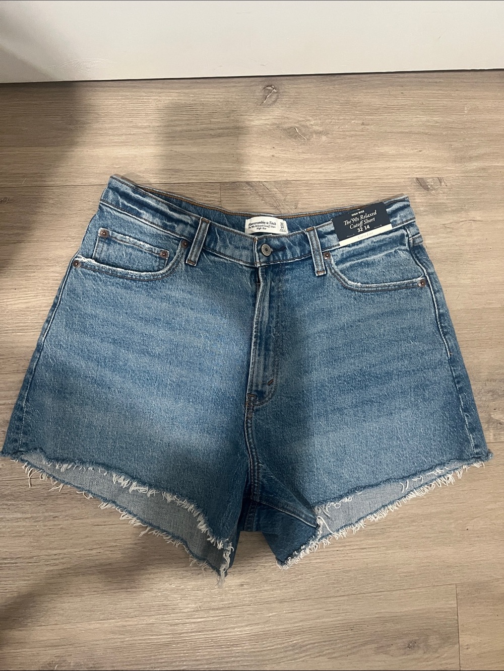Abercrombie & Fitch 90s Relaxed High-Rise Denim Cutoff Shorts Size 14